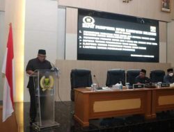 Rapat Paripurna, Bupati Sukabumi Sampaikan Pendapat Atas Raperda Inisiatif DPRD