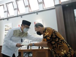 Wali Kota Sukabumi Lepas 15 PNS Masuk Purna Bhakti, Mayoritas Guru