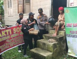 Jumat Barokah, Kapolsek Benai Bersama Personil dan Keluarga Besar Amsori Bagikan Paket Sembako