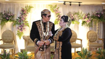 Pernikahan Ketua Presidium FPII, Presiden RI Joko Widodo Mengucapkan Selamat Kepada Kedua Mempelai.