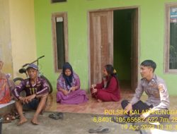 Bhabin Polsek Kalapanunggal Sambangi Warga Desa binaan