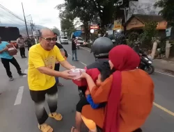 Berbagi Kebahagiaan, Anggota DPRD Kabupaten Sukabumi Sebar Takjil.