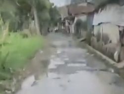 Jalan Ciburial Tangkil Rusak Parah Warga Anggap Pemerintah Tutup Mata,