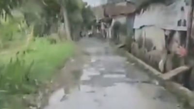 Jalan Ciburial Tangkil Rusak Parah Warga Anggap Pemerintah Tutup Mata,