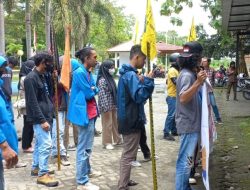 Tolak Kenaikan Harga BBM, Puluhan Pemuda Mateng Gelar Aksi di Depan Kantor DPRD