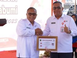 Bupati Sukabumi Marwan Hamami Dianugerahi Penghargaan Penggerak Donor Darah Sukarela oleh PMI