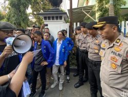 Mahasiswa Unjuk Rasa di Halaman DPRD, Kiritisi Semrawutnya Kota Sukabumi