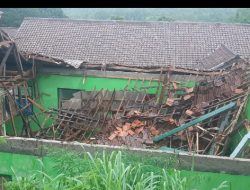 SMPN 2 Simpenan Sukabumi, Ambruk Diterjang Angin dan Hujan