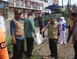 Sekda Pantau Titik Lokasi Banjir di Desa Cimangkok Sukalarang