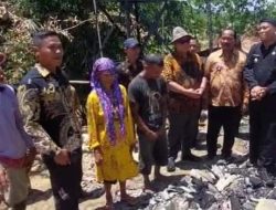 Rumah Warga Terbakar, H. Marwan Bangunkan Kembali