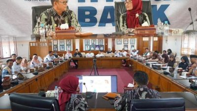 Penjabat Wali Kota Membuka Sosialisasi dan Talkshow Hybrid Batik