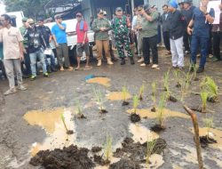 10 Tahun Jalan Raya Bojonglopang Tak Diperbaiki Ratusan Warga Gelar Aksi Demo