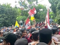 Harga Beras Selangit Ratusan Massa Aliansi Mahasiswa Sukabumi Gelar Aksi Unjuk Rasa di Balai Kota Sukabumi