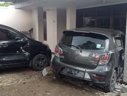 Parungkuda, “Pengemudi Ngantuk, Mobil Nabrak  Rumah dan Matrial