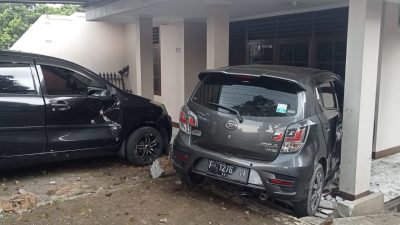 Parungkuda, “Pengemudi Ngantuk, Mobil Nabrak  Rumah dan Matrial