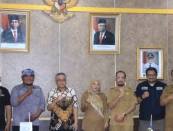 Pengurus Yayasan Generasi Lestari Negeri Ciracap Sukabumi Temui Iyos Somantri