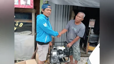 Dewan Dadang Beri Bantuan Mesin Pompa untuk Tangani Dampak Banjir di Cibitung Sukabumi