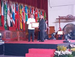 PEMKAB SUKABUMI RAIH PENGHARGAAN KABUPATEN INFORMATIF 2024 DARI KOMISI INFORMASI JABAR