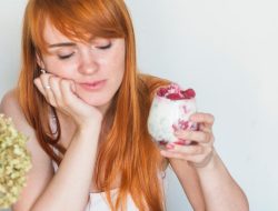 Ini Kata Peneliti Soal Makanan Manis Sering Dikonsumsi Oleh Wanita Yang Kesepian.