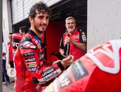Satu Tim Dengan Marc Marquez, Francesco Bagnaia Diminta Gunakan Kesempatan  demi Bangkit di MotoGP 2025.