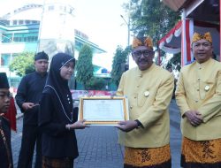 Pimpin Peringatan Hardiknas, Bupati Sukabumi : Pendidikan Bukan Hanya Hak Asasi, Tetati Merupakan Proses Pembangunan Karakter.