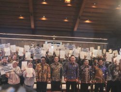 Bupati Sukabumi dampingi Dampingi Menko AHY Bagikan 1.120 Sertifikat Ke Warga Sukabumi.