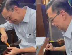 Lelucon Tom Lembong di Persidangan, Kuasa Hukum Kaget, Terdakwa Lem Meja Sidang Yang Tampak Rusak.