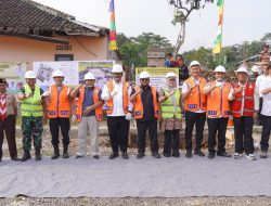 Masyarakat Jampangtengah Bakal Punya Alun-Alun, Bupati Sukabumi Tandai Dengan Peletakan Batu Pertama.