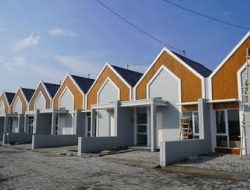 Puluhan Orang Demo Minta Hentikan Proyek Perumahan