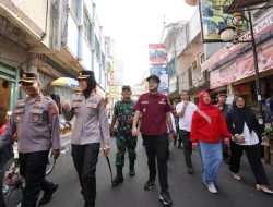Wakil Wali Kota Sukabumi Sambangi Pasar dan Supermarket, Pastikan Kualitas Beras Bermutu Baik.