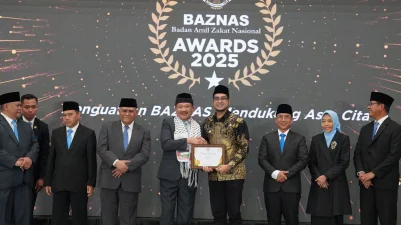 Wali Kota Sukabumi Terima Penghargaan Baznas Award 2025 Kategori Kepala Daerah Pendukung Gerakan Zakat Indonesia.