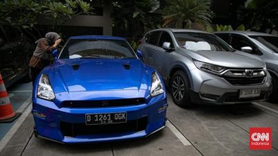 Kendaraan Mewah Wamenaker Emanuel Ebenezer di Boyong KPK.