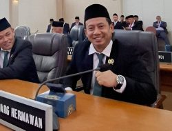 Anggota DPRD Kabupaten Sukabumi Dadang Hermawan,: Tunaikan Zakat Fitrah Tepat Waktu, Moment Penting Tingkatkan Kepedulian Sosial.