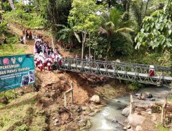 Bupati Sukabumi Dampingi Pangdam III Siliwangi, Resmikan Jembatan Bantuan Presiden Prabowo.