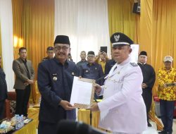 Bupati Sukabumi Lantik Kepala Desa Pawenang, Jalin Koordinasi dan Sinergi Untuk Saling Menguatkan.