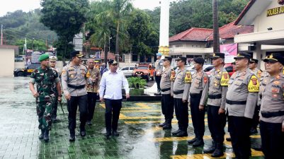 Wabup Sukabumi, Ikuti Apel Pasukan Operasi Lilin Lodaya Jelang Nataru 2025-2026 di Maporles Sukabumi.