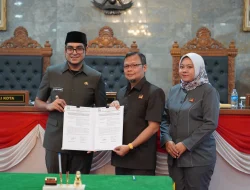 Paripurna DPRD Kota Sukabumi, Agenda Pemandangan Umum Fraksi atas Penjelasan Wali Kota Sukabumi Terkait Raperda di Sektor Peternakan.