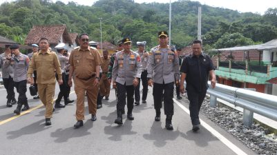 Cegah Macet dan Antisipasi Bencana Jelang Nataru 2025, Polda Jabar Tinjau Kesiap Siagaan Pengamanan di Wilayah Kabupaten Sukabumi.