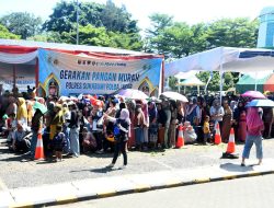Masyarakat Kabupaten Sukabumi, Sambut Penuh Antusias Gerakan Pangan Murah di Alun-alun Palabuhanratu.