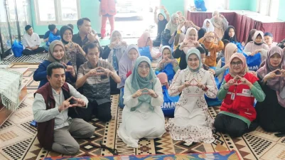 Berburu Berkah di Bulan Suci, Ketua TP-PKK Kota Sukabumi Salurkan Bantuan Sosial Pada Anak-anak Berkebutuhan Khusus di SLB A Budi Nurani.