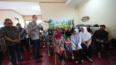 Wali Kota Sukabumi Tinjau Penyaluran CPP di Kelurahan Cikundul, Pastikan Bantuan Tepat Sasaran.