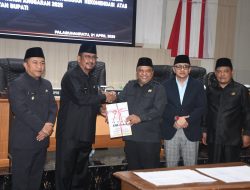 Bupati Sukabumi Hadiri Rapat Paripurna DPRD, Bahas Rekomendasi Tindak Lanjut LKPJ 2025.