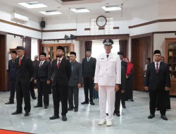 Pengambilan Sumpah/Janji Jabatan Pelantikan Pejabat Administrator, Wali Kota Sukabumi,: Bekerja Dengan Penuh Tanggunga Jawab.