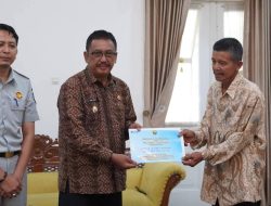 Bupati Sukabumi Bersama PT Jasa Raharja, Serahkan Santunan Pada Ahli Waris Terdampak Kecelakaan Lalu Lintas.