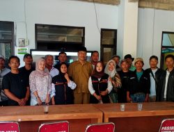 Pemdes Pasirjaya Bersama 23 Ketua RT, dan Petugas Sensus Ikuti Zoom Meeting 