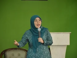 Ketua TP PKK Kota Sukabumi Beri Pemahaman Siswa Bijak Dalam Memanfaatkan Teknologi.