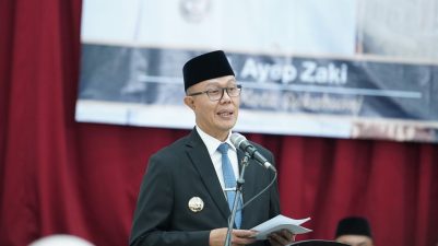 PNS di Kota Sukabumi Terima Penganugerahan Tanda Kehormatan Satyalancana Karya Satya Presiden Republik Indonesia.